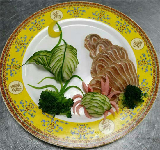 大厨带来20道传统清宫御膳,精致摆盘,让人垂涎!