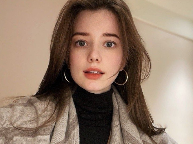 浙大4国混血“美女校花”火了，颜值高气质佳，网友想去浙大偶遇