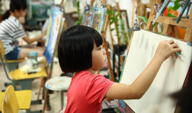 拉丁舞老师“魔性教学”火了，激情澎湃欢乐多，宝爸抢着接送孩子