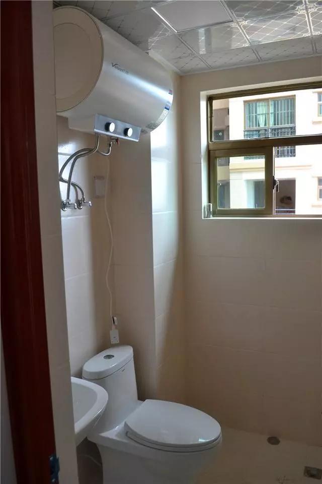 装修没钱只刷大白墙，发朋友圈晒新房装修效果，却引来满屏吐槽