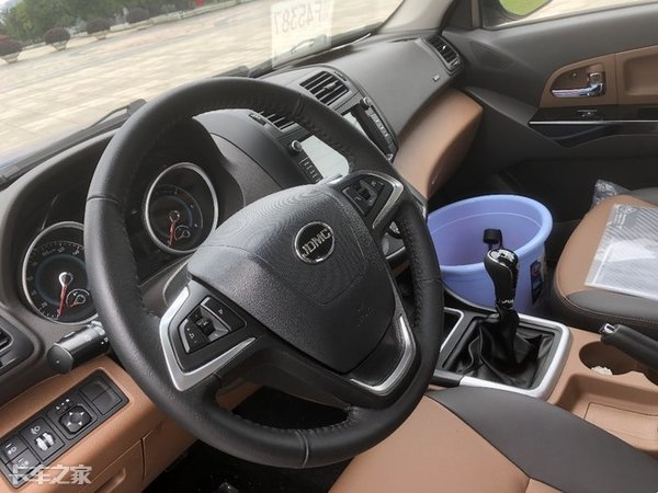 10万级实用型皮卡，搭载五十铃技术发动机，骐铃T7plus表现不俗