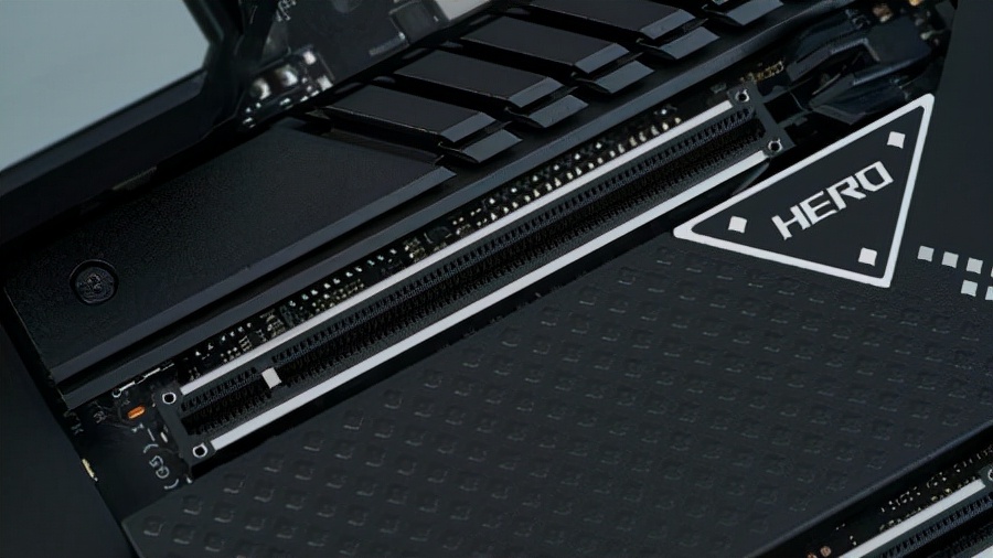 ROG MAXIMUS Z690 HERO 主板评测：Alder Lake处理器的高配伴侣