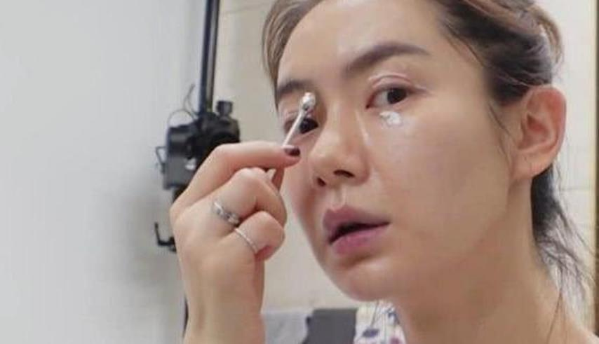 8位当红“妆感美人”，每一位都离不开化妆品，素颜与路人无差