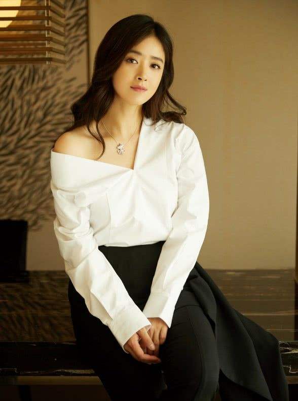 蒋欣：中专学历，非科班出身，依靠华妃成功逆袭，女人就是要狠