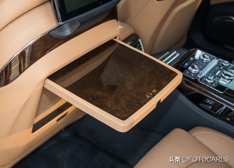 W12版奥迪A8L实拍，最迷人的前脸大灯，比同年奔驰S600L更阔气