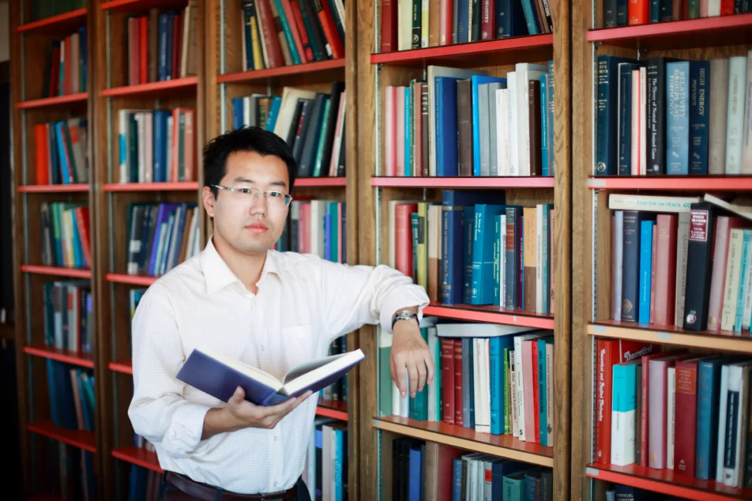 中国科学家联合造出世界最小千纸鹤，大小只有几十微米！｜专访