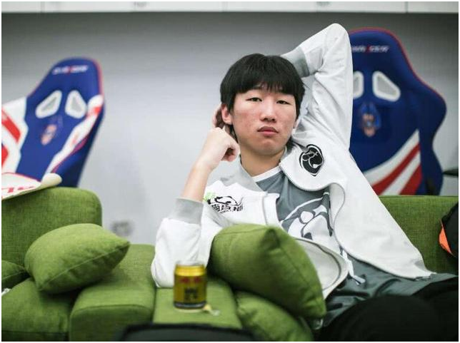 s8世界杯ig(s8世界冠军ig起源史鲜有人知:王思聪四处收留的"虾兵蟹将"