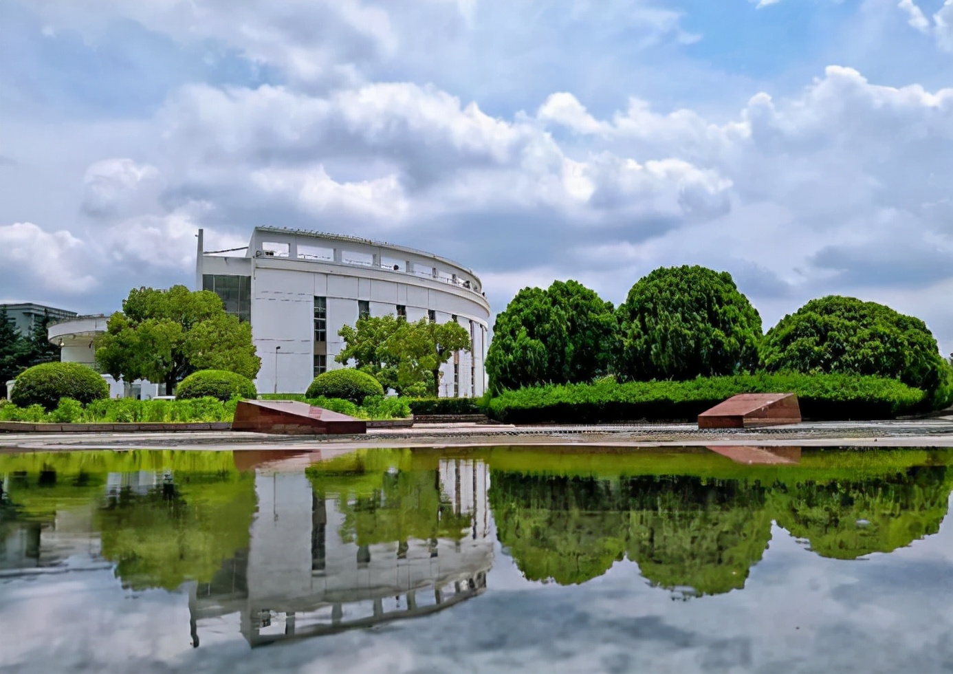 上海又现4个“超强”学霸宿舍：15人升学名校，1人签约上市公司！