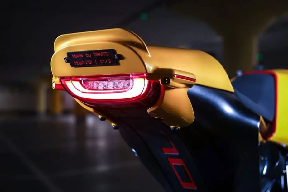 改装鉴赏 </p><p>　　“白箭”变“黄箭”，Vitpilen 701 Cafe Racer