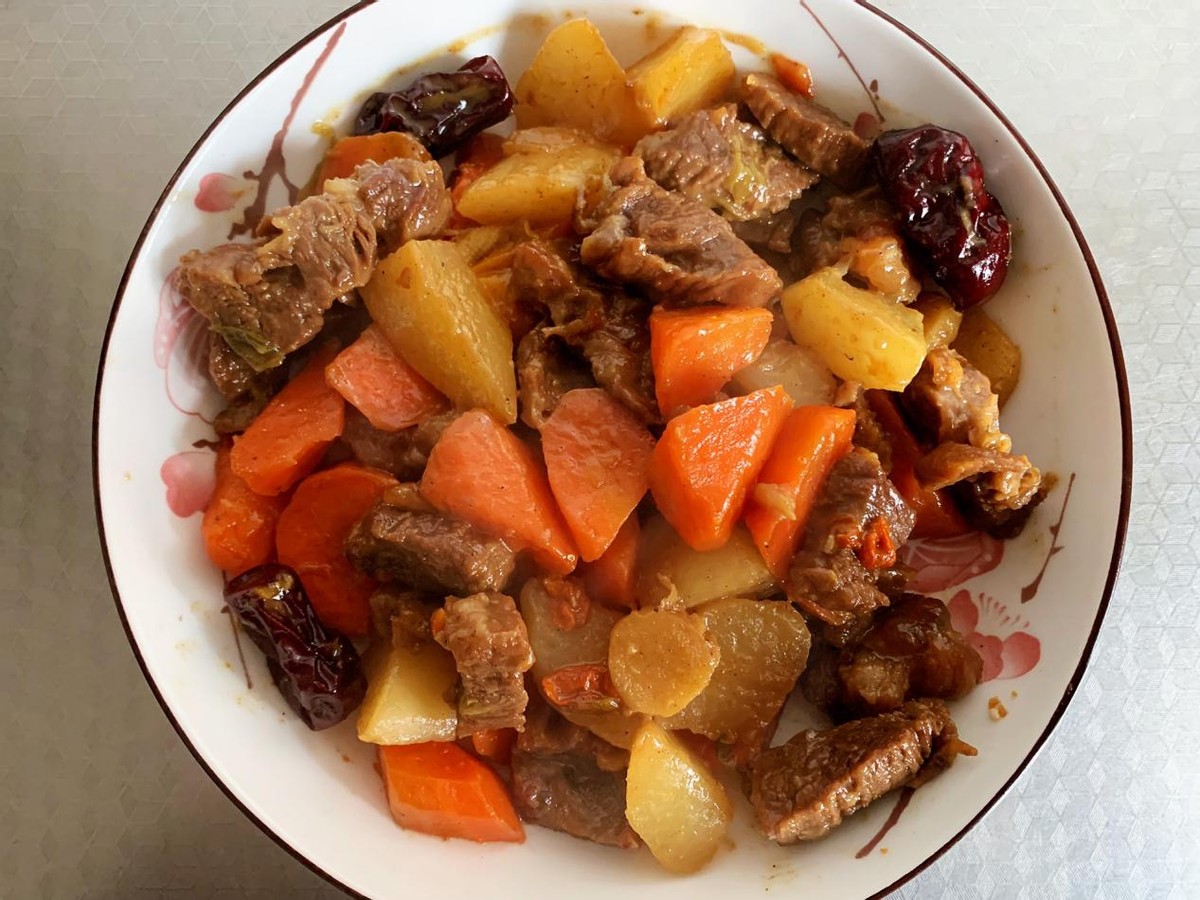 牛肉燉蘿卜的做法,