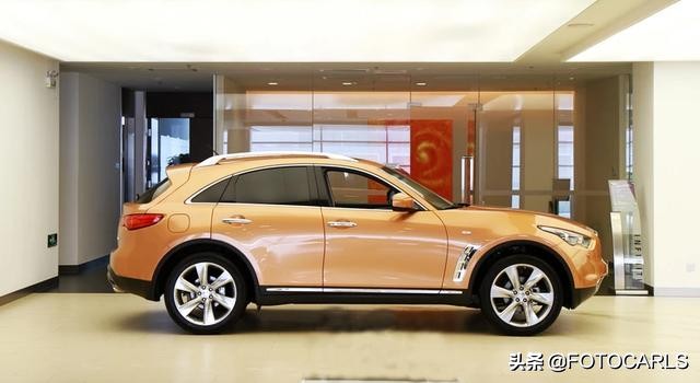 英菲尼迪FX37 3.7L V6实拍，让宝马X5/Q7吃灰的异类，售价79.9万
