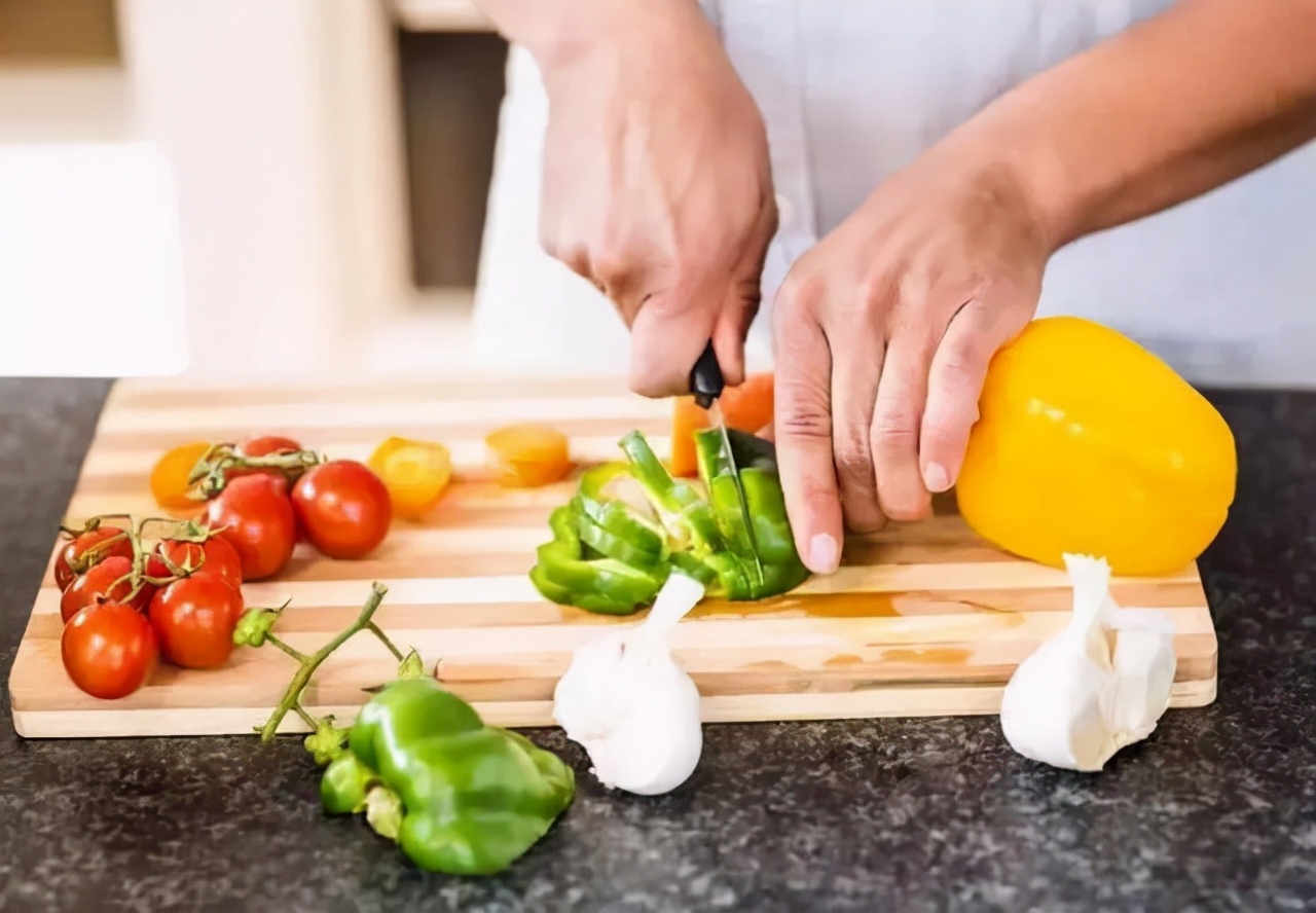 老得慢的女人，通常有3个特点，常吃这6种水果或对皮肤好