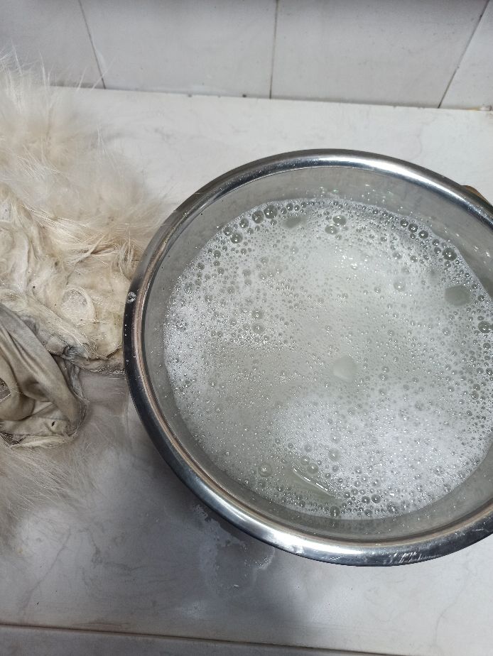 干洗店是如何水洗皮草，为大家分享一下。