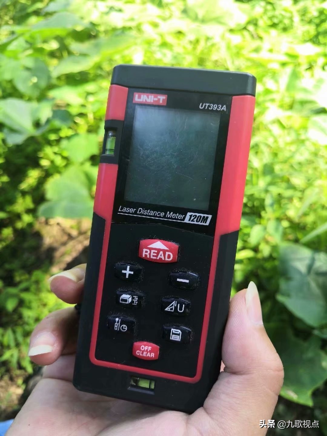 红外线测高仪从树干钻取木质部髓心从木质部里钻取出来的髓心已可隐约