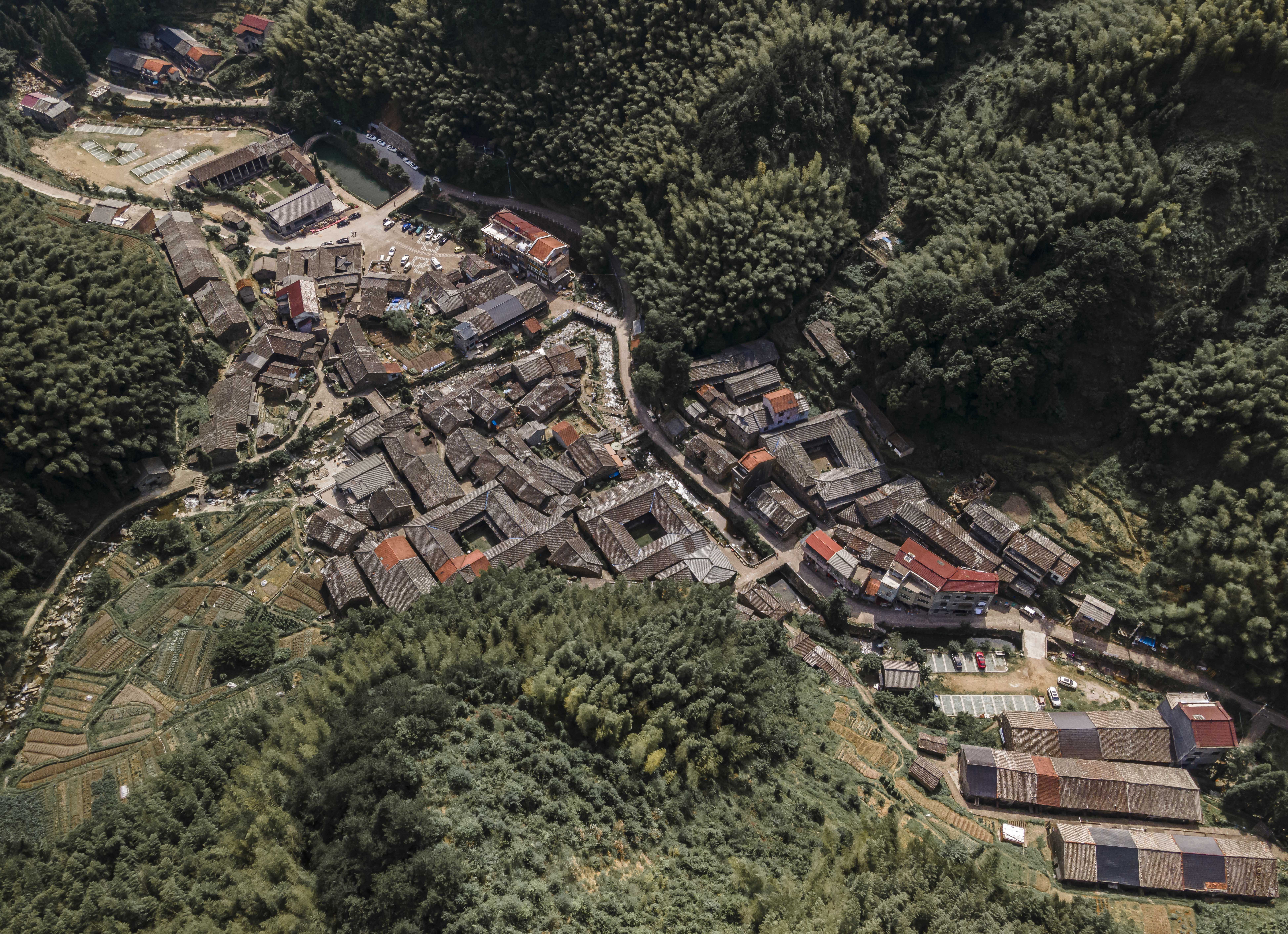 第一站,岩下石头村