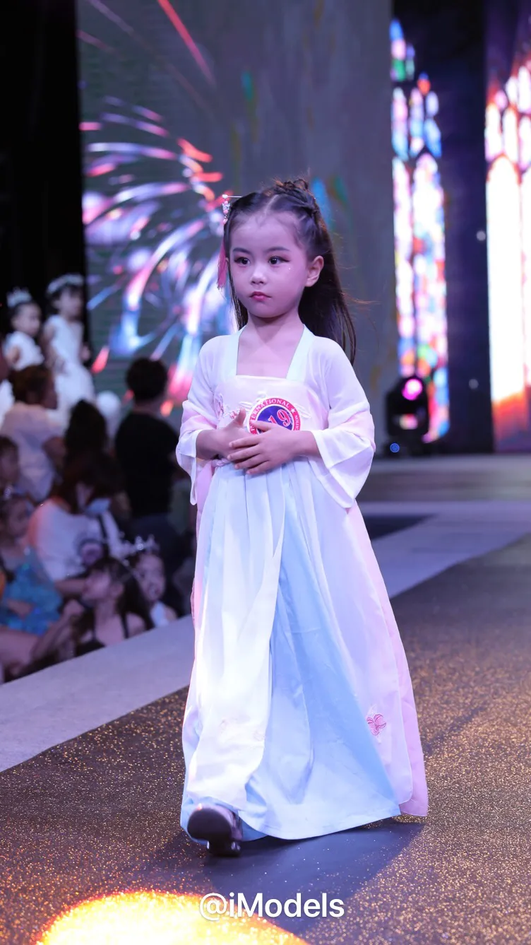 漯河少儿模特形体体验课·美行天下模特形体礼仪培训学校