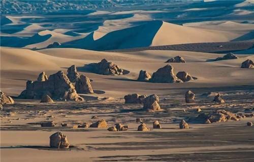 新疆罗布泊灵异事件：究竟有什么谜团让人蜂拥而至的进去探险？