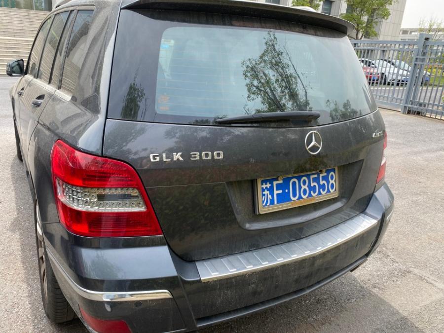 江苏南通拍卖成功一辆梅赛德斯奔驰GLK300轿车，成交140,880.3元