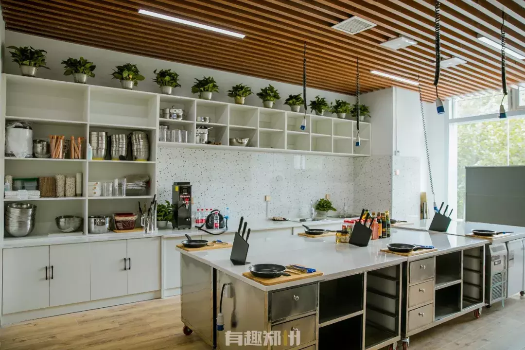 逛了这么多家郑州的面包店，哎呦，这家「烘焙学院」有点不一样噢