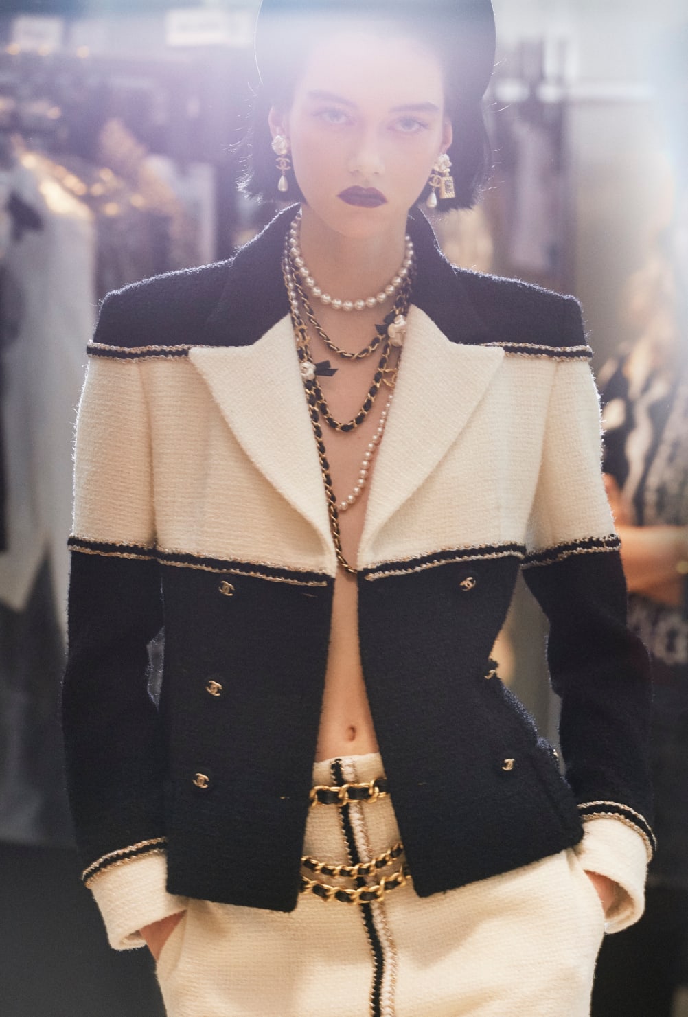 法国女星Alma Jodorowsky 也是Chanel华丽世界观的代言面孔之一