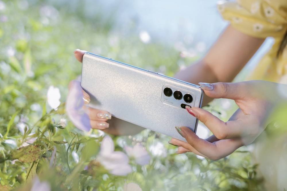 10月送给女朋友新手机？这四款公认自拍好、颜值高