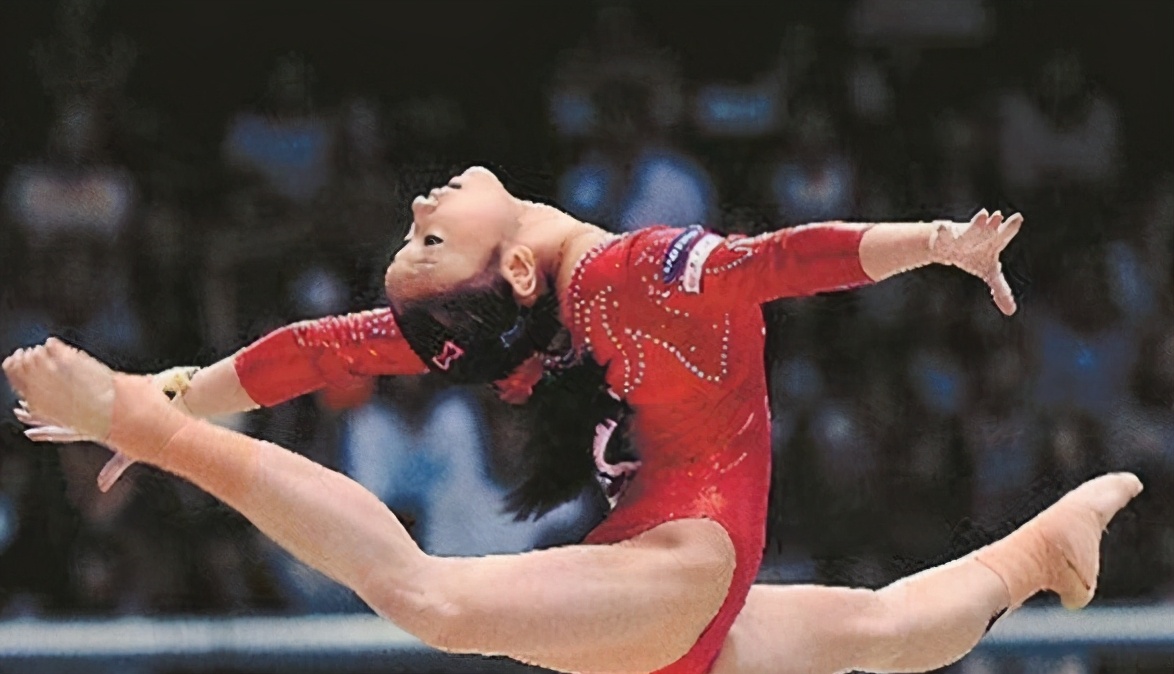 师范学院因表演“肌肉男女”被封：穿着暴露 学校：这是展示专业