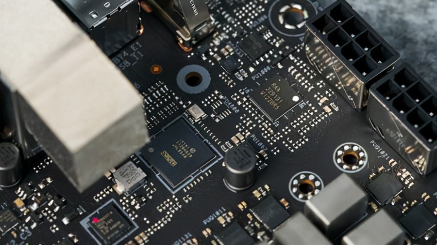 ROG MAXIMUS Z690 HERO 主板评测：Alder Lake处理器的高配伴侣
