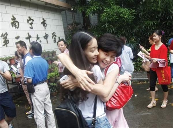 女儿高考分数超600，妈妈开心到喝断片，这种“丢人”谁不想体验