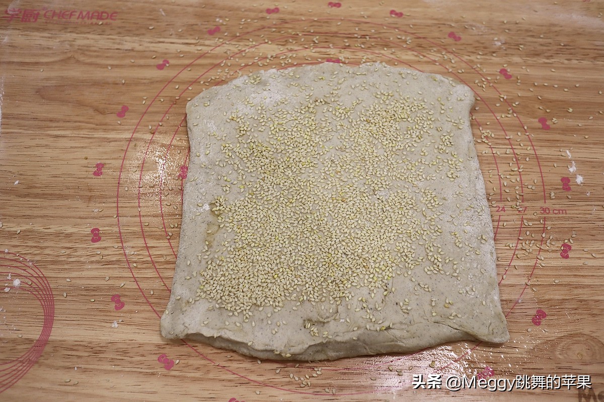 自制花生酱香浓味香，烙个千层饼层次分明又柔软，好吃易消化