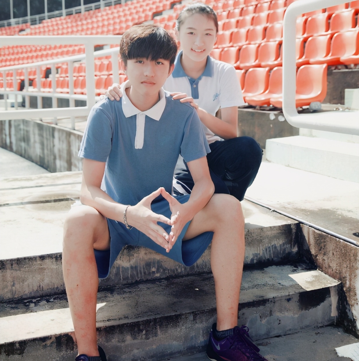 深圳喜提“最美校服”称号，被国外博物馆收藏，配色让人眼花缭乱