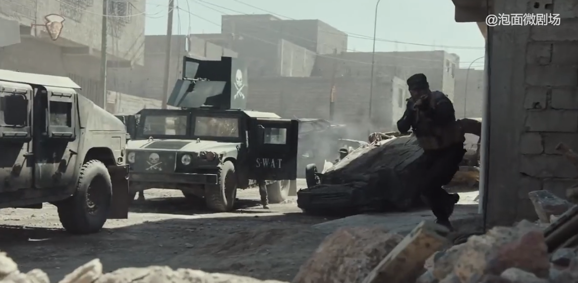 美国中东恐怖分子电影(10人特警小队血战上百恐怖分子，这部电影展现最真实的伊拉克战场)