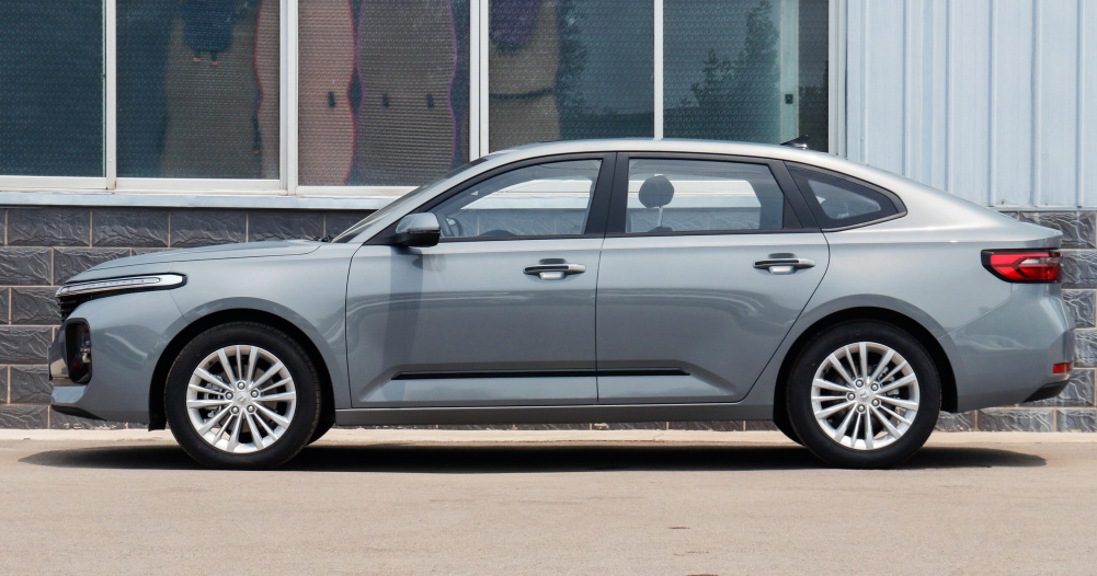 十万左右，值得推荐的4款车，省油可靠好看，丰田本田国产全都有