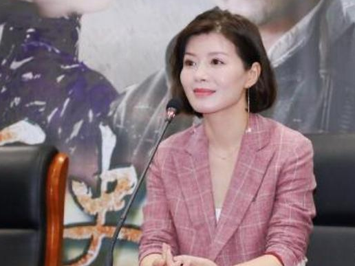 2017年,程愫20年婚姻一夜崩塌,毁她的是傅程鹏和周丽淇的那场吻戏