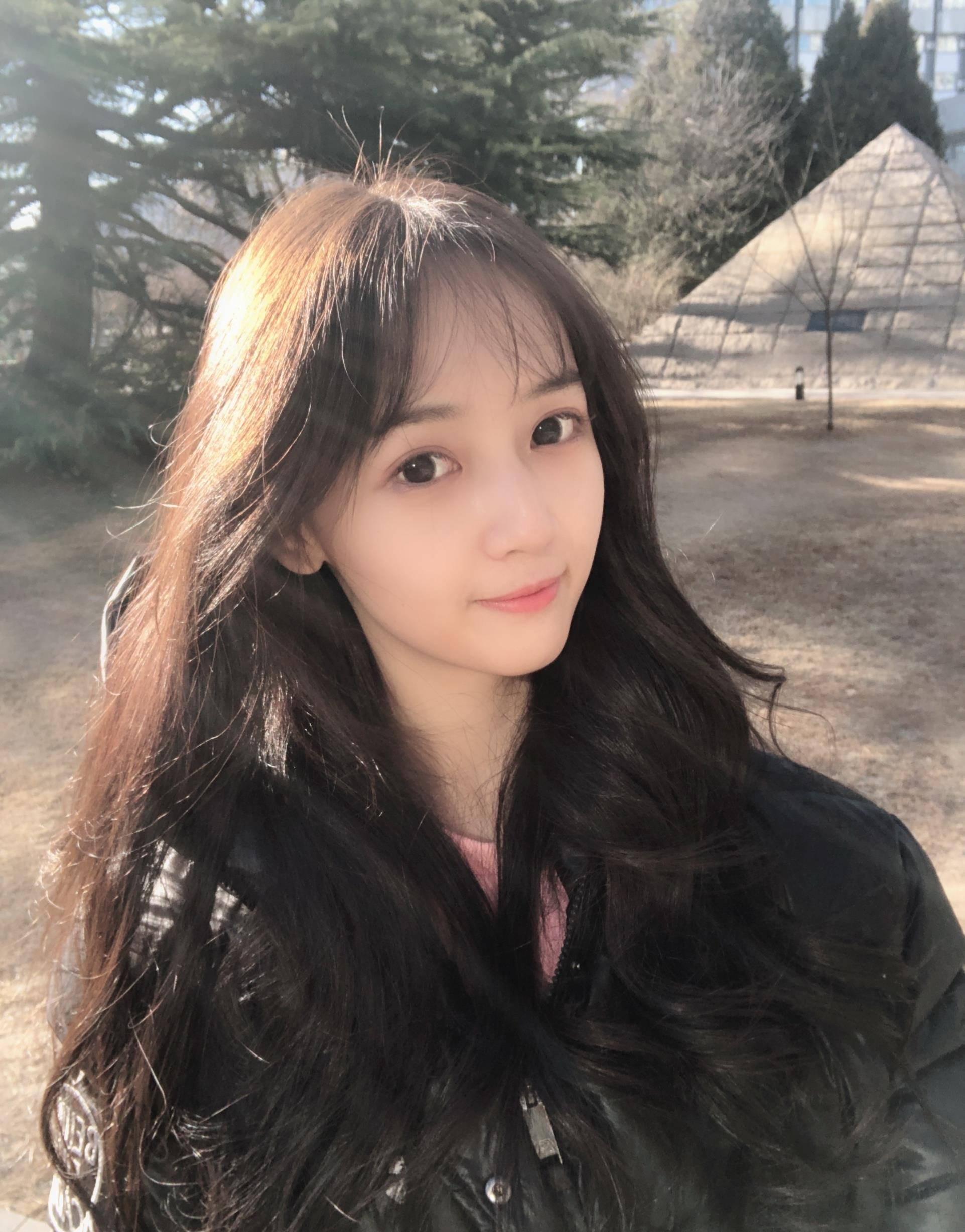 教你如何快速泡到妞的过程，看完后你的身边一定会围绕很多女生