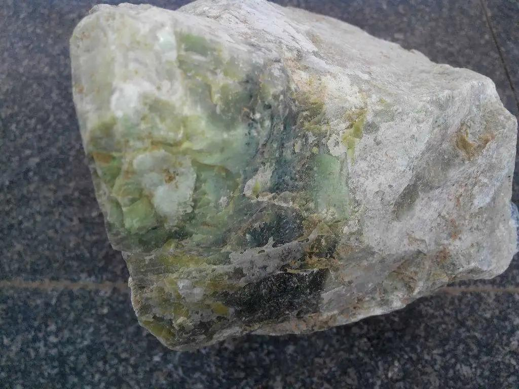 蛇纹石值钱吗（带你了解安徽合肥蛇纹石玉）