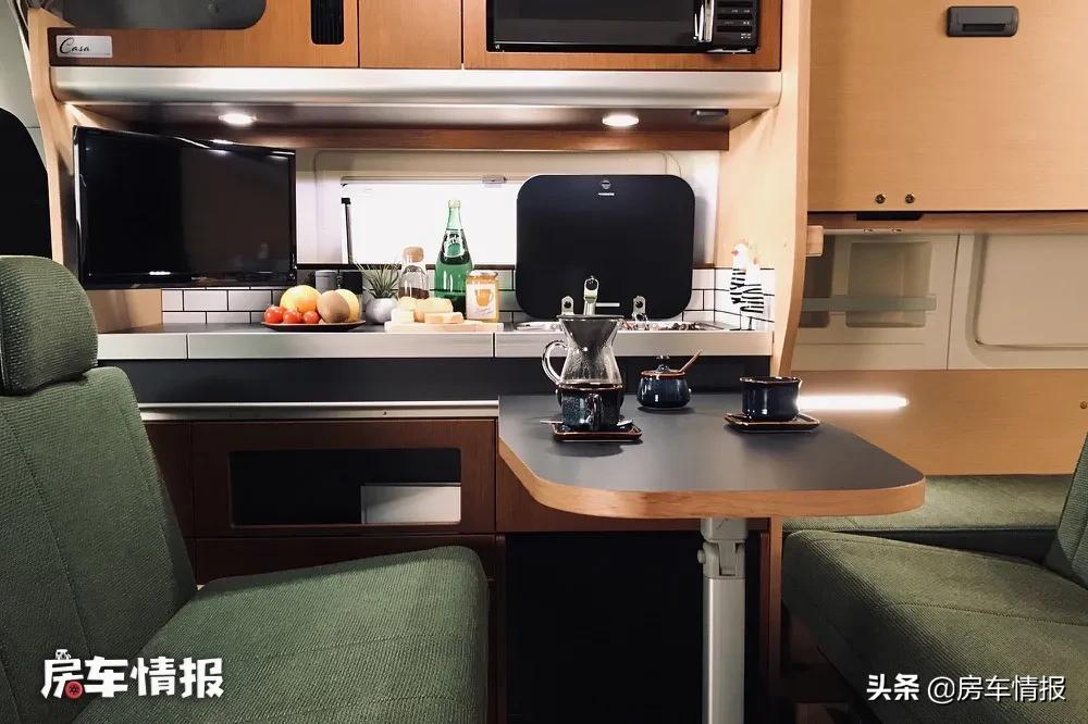 带四驱的丰田海狮房车，6座设计还有厨房，3米长超大通铺住着贼爽
