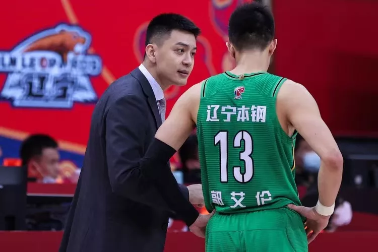 易建联为什么不上场cba(不打NBA后，阿联和周琦，为何不去欧洲打球？原因和钱有关)