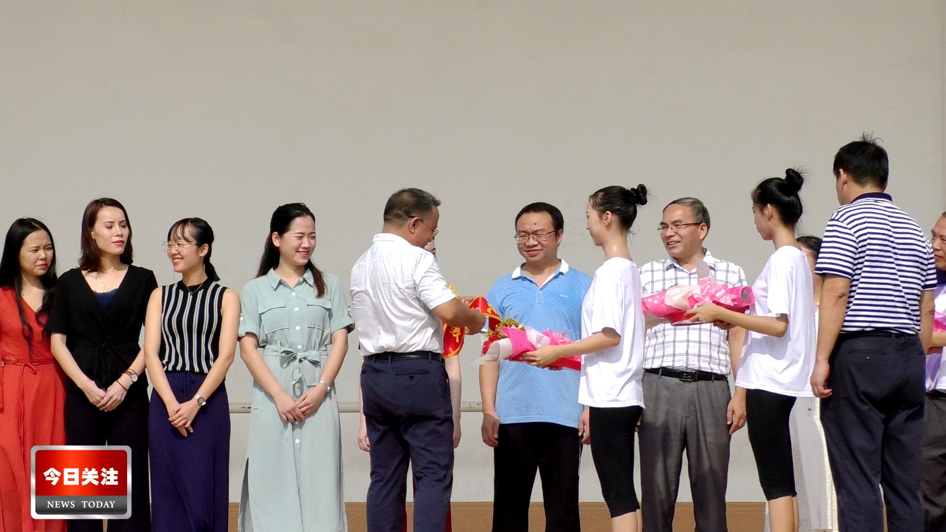 今日头条 |玉林实验中学举行庆祝2019年教师节暨优秀教师颁奖仪式