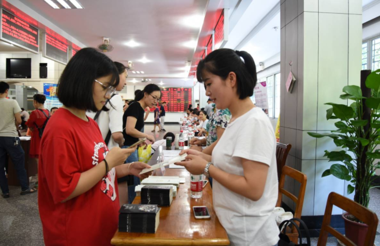大学期间争取“特殊身份”，毕业即可有铁饭碗，抓住机会别错过
