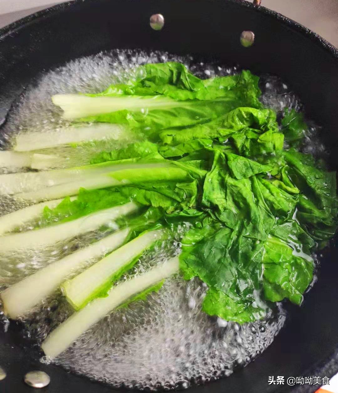 儿时的美味，“人造肉”搭配上小白菜，清脆爽口，有嚼劲