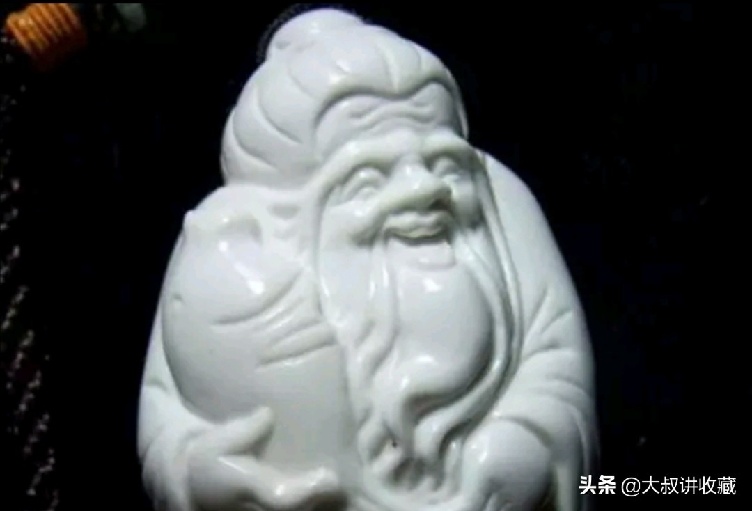这些每年冒死闯入罗布泊的人，就为了这种石头，每块价值数百万