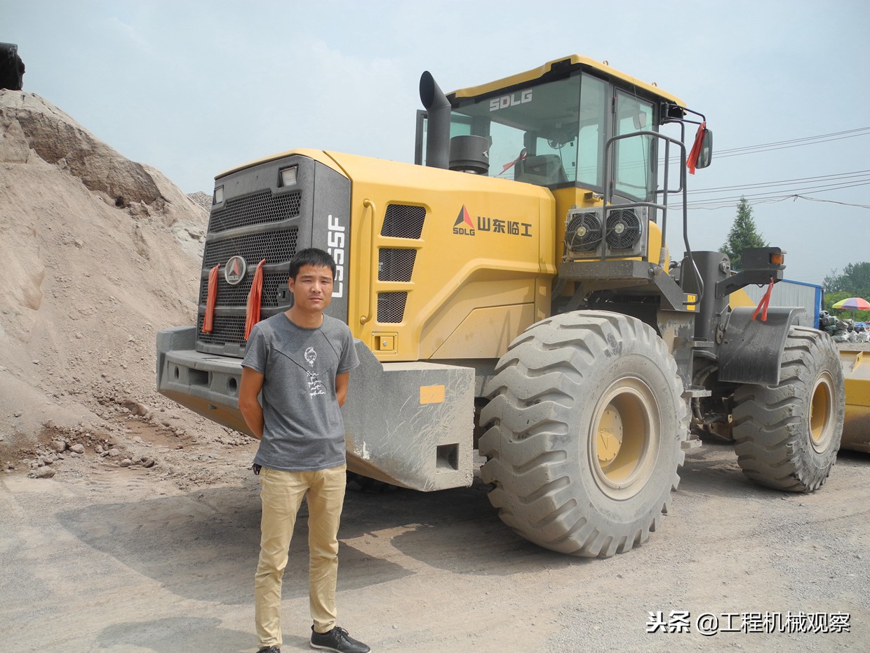 10多年开铲车,每天装几十甚至百辆卡车,这些经验很重要