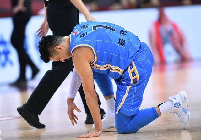 林书豪为什么跑去打cba了(林书豪决定重返NBA，逃离CBA只因野蛮防守？名嘴曝真正原因)