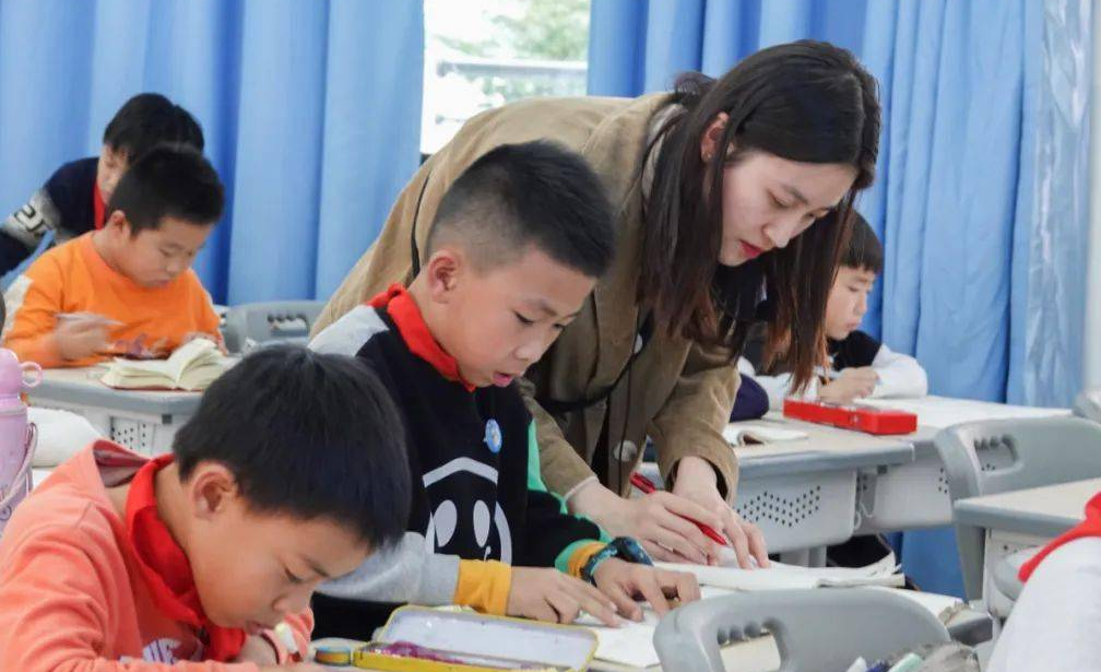 中小学延时服务落地后，新学期作息时间表曝光，家长却不淡定了