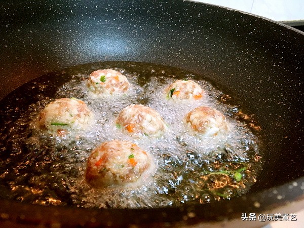 用山药泥替代淀粉，牢牢粘住“丸藕”