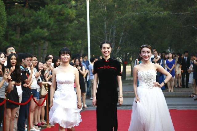 一所擅长“打酱油”的985大学，存在感很低，真实身份总被人忽视