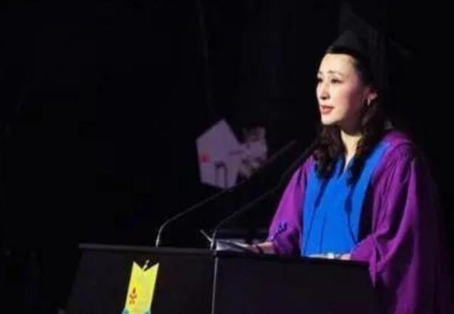 汕头大学现任女校长，被网友冠以“最美”称号，她因何受人喜爱？