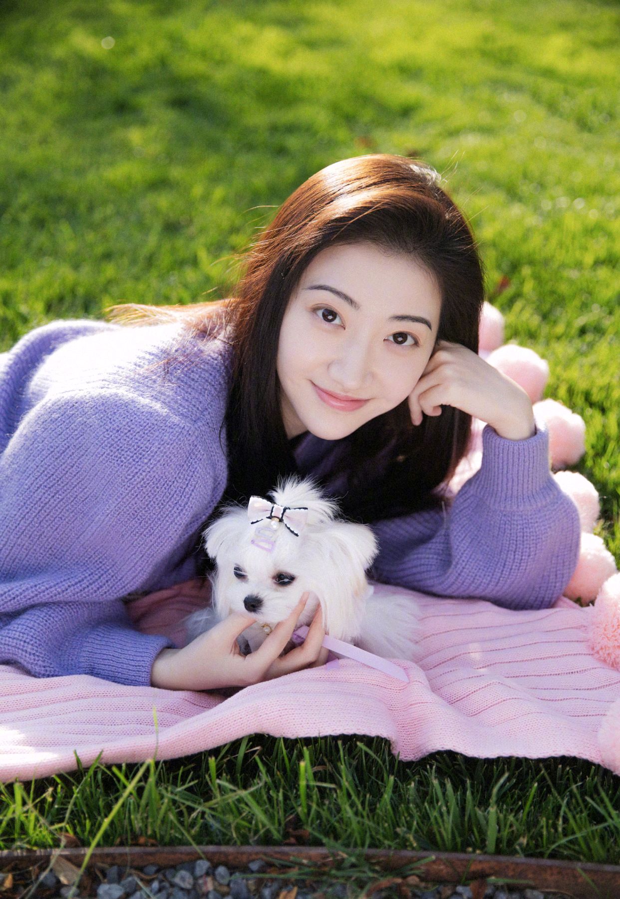 直发造型和卷发造型所带来的气质完全不同,就像景甜这样的头发造型就