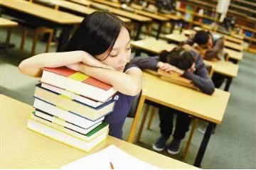 大学最差宿舍？学生自述条件艰苦，评论区沦为“吐槽大会”