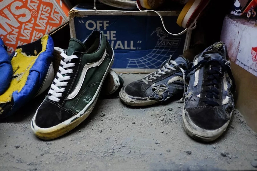 为什么当代00后,宁愿穿"脏破旧"的vans,也不爱国货回力,飞跃